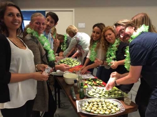 Teamuitje fingerfood maken.