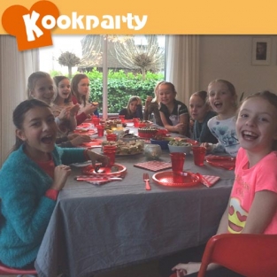 Een high tea voor Luna en Meike