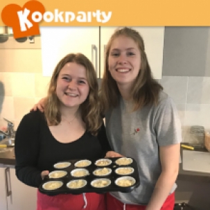 Studenten maken tapas tijdens weekendje weg