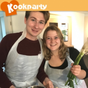 Studenten maken tapas tijdens weekendje weg