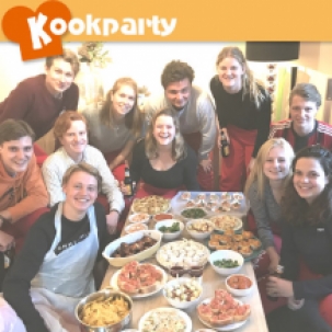 Studenten maken tapas tijdens weekendje weg